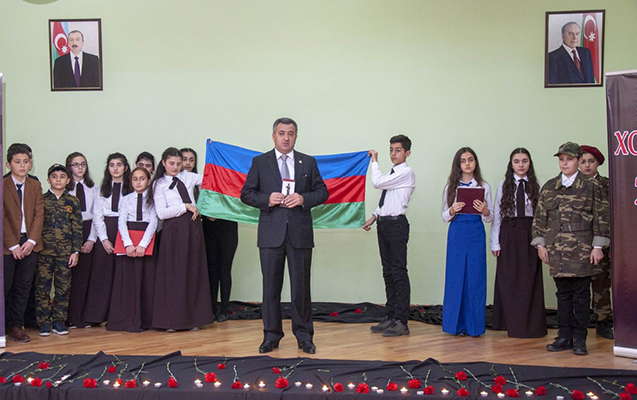 icra-bascisi-xocali-qurbanlarinin-aileleri-ile-gorusub